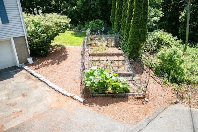 39 Crest Ave, Lunenburg, MA 01462 - view of yard featuring a vegetable garden