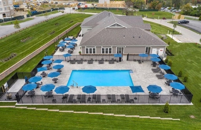 view of swimming pool featuring fence and a yard