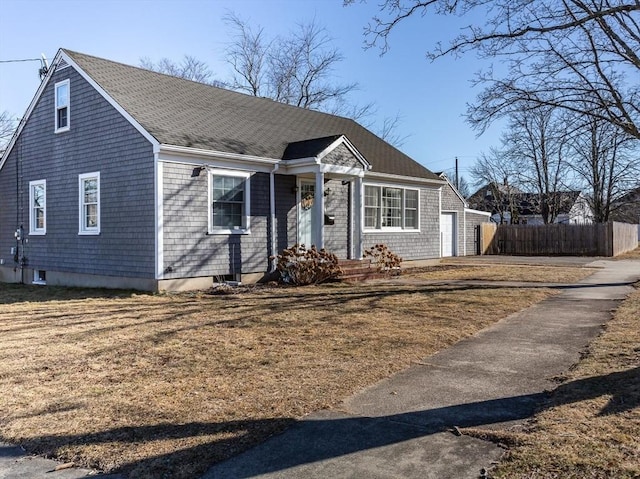 view of front of home featuring a front lawn