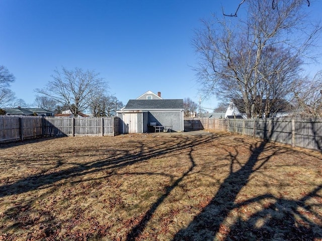 view of yard with a shed