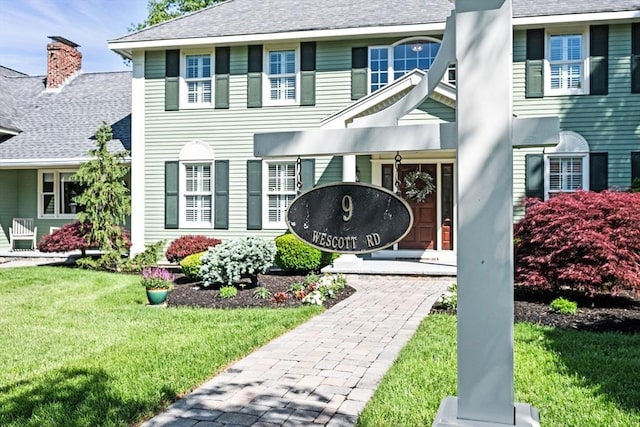 9 Wescott Rd, Andover, MA 01810 - view of front of property with a front lawn and a shingled roof