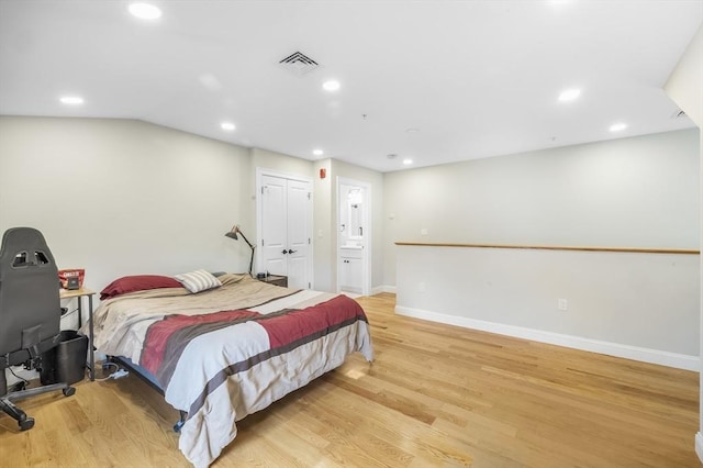 bedroom featuring recessed lighting, baseboards, visible vents, and light wood-style flooring