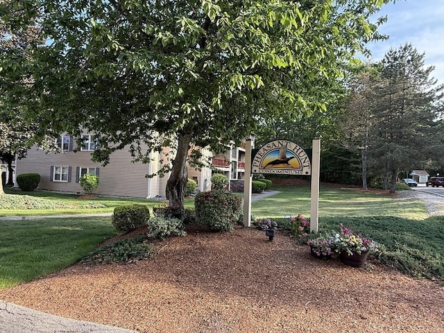 58 Randolph Dr Unit 58, Tewksbury, MA 01876 - view of front facade featuring a front yard