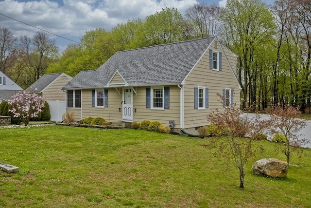 view of front of property featuring fence, a shingled roof, and a front lawn