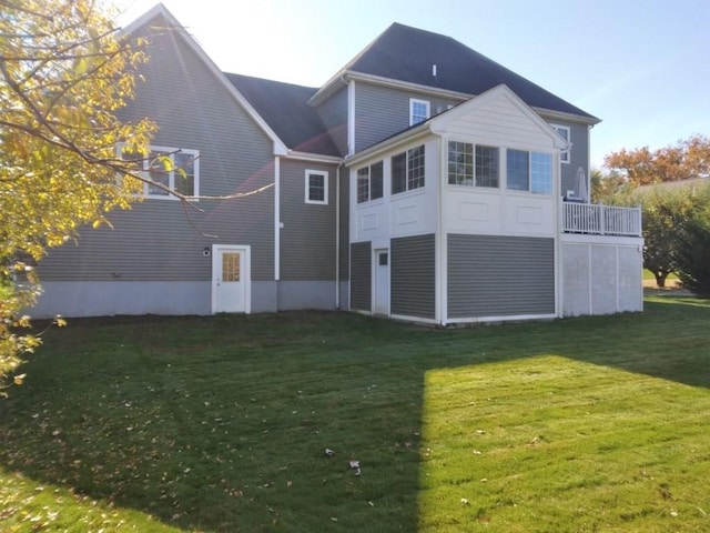 6 Cedar Creek Dr, Attleboro, MA 02703 - rear view of property featuring a yard