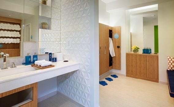 full bathroom featuring vanity