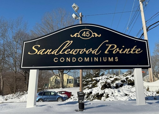 view of community / neighborhood sign