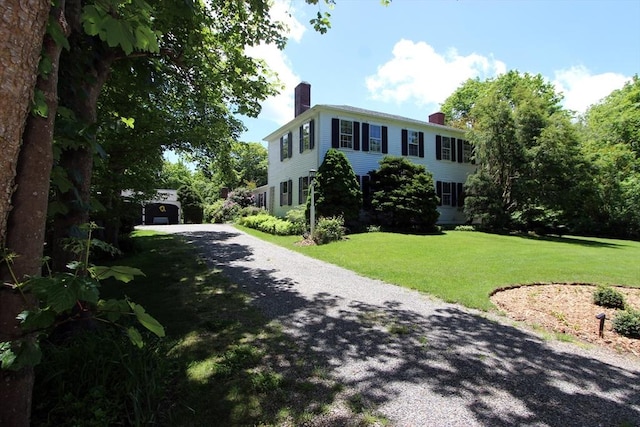 colonial home featuring a front yard