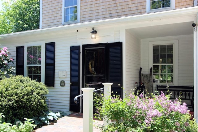 doorway to property with covered porch