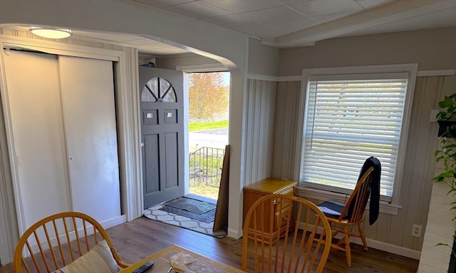 626 Nashua Rd, Dracut, MA 01826 - entrance foyer with arched walkways, baseboards, a wealth of natural light, and wood finished floors