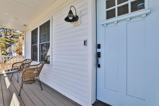 entrance to property featuring covered porch