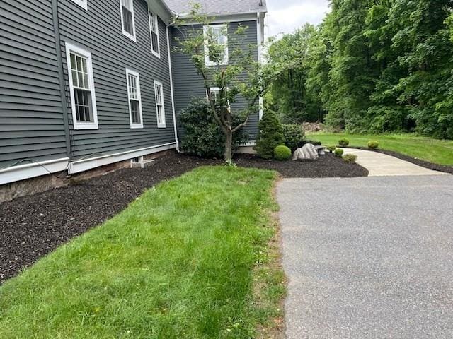 697 Main St, Shrewsbury, MA 01545 - view of grassy yard
