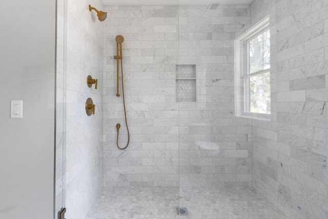 bathroom featuring tiled shower