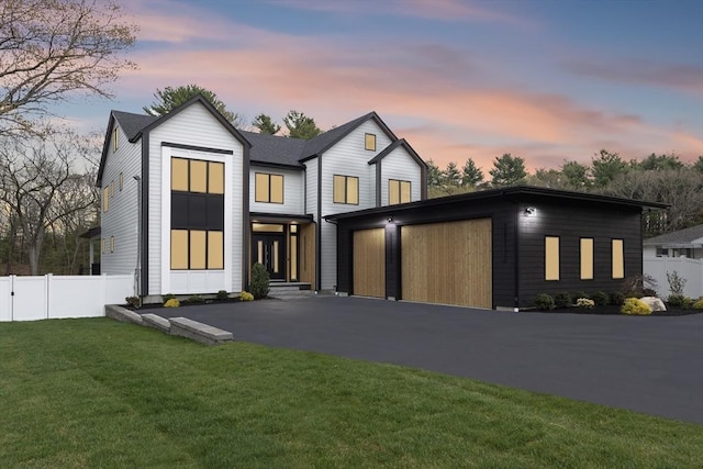 view of front facade featuring a garage and driveway