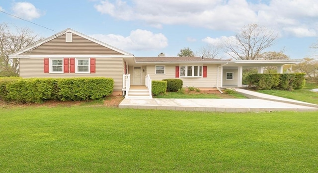 ranch-style house featuring a front lawn