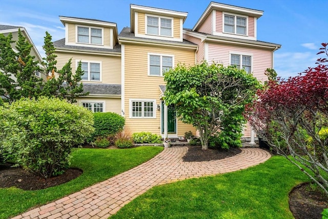 49 Intrepid Cir Unit 49, Marblehead, MA 01945 - view of front of home with a front yard and a shingled roof