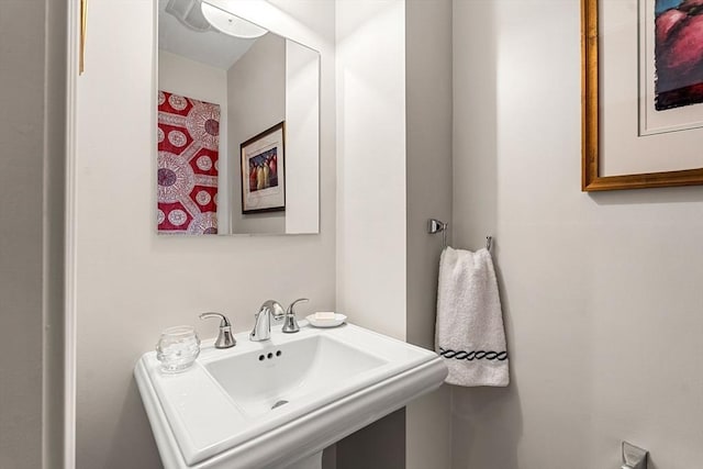 49 Intrepid Cir Unit 49, Marblehead, MA 01945 - bathroom featuring a sink