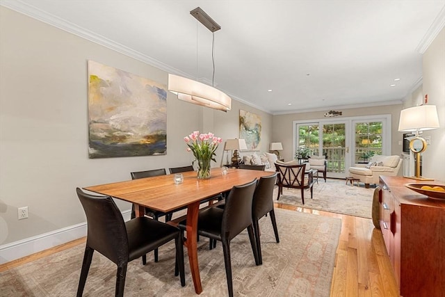 49 Intrepid Cir Unit 49, Marblehead, MA 01945 - dining area featuring light wood-style floors, crown molding, recessed lighting, and baseboards