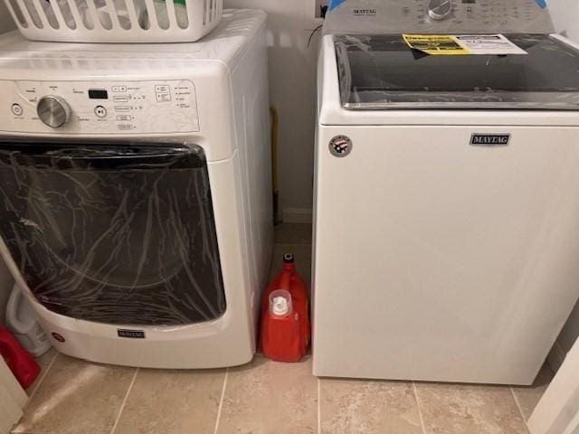 washroom with laundry area and washing machine and clothes dryer