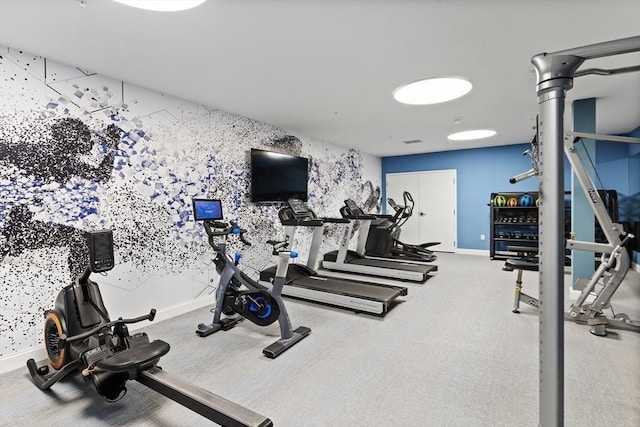 exercise room with visible vents and baseboards