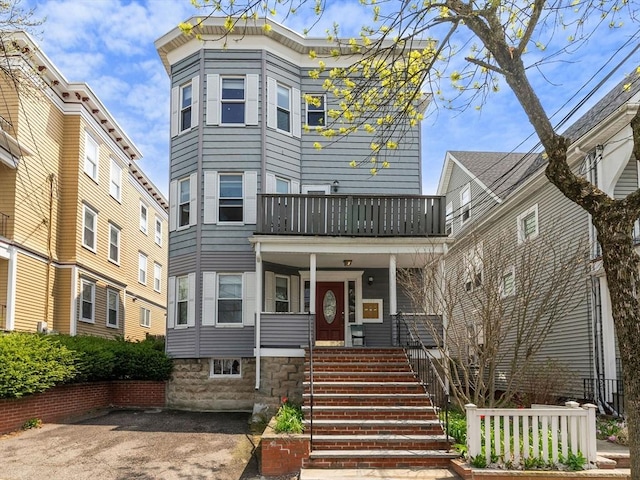 view of front of home featuring a porch and a balcony