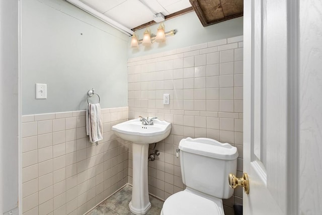 7 Perkins Row, Topsfield, MA 01983 - bathroom with tile walls and wainscoting