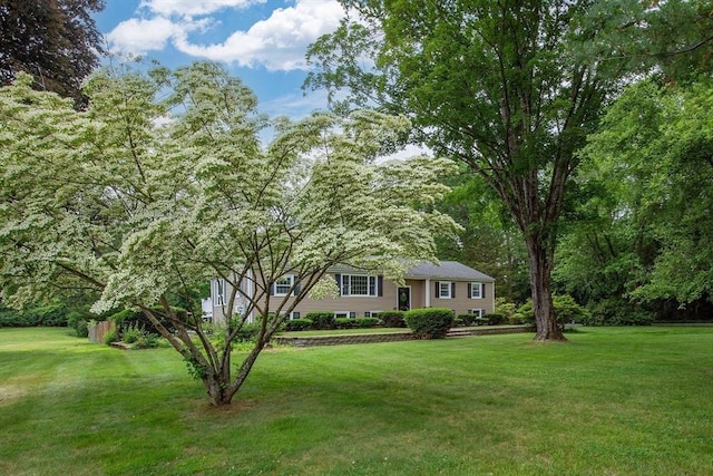 7 Perkins Row, Topsfield, MA 01983 - raised ranch featuring a front lawn
