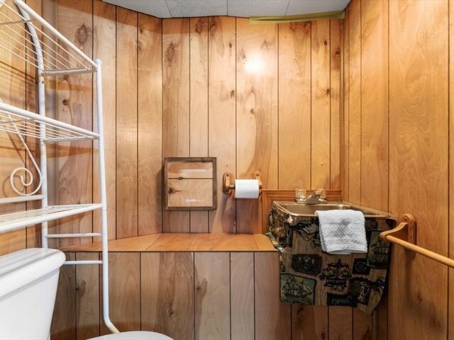 91 Lake Shore Dr, West Brookfield, MA 01585 - relaxing sauna with wood walls