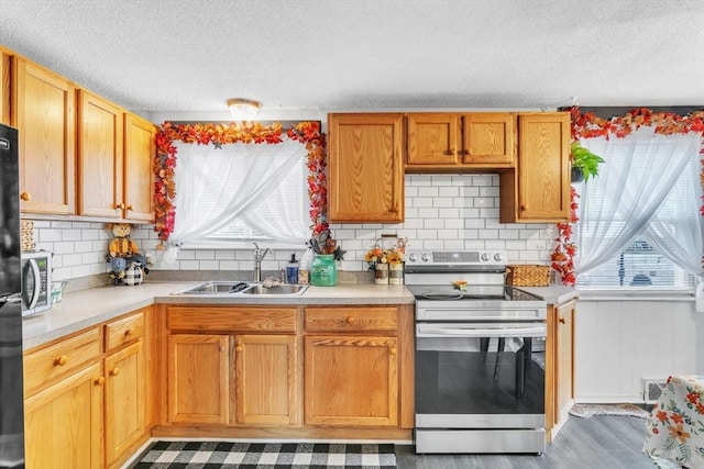 kitchen with visible vents, stainless steel appliances, a sink, and light countertops