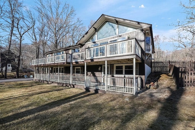 view of front of home featuring a wooden deck and a front lawn