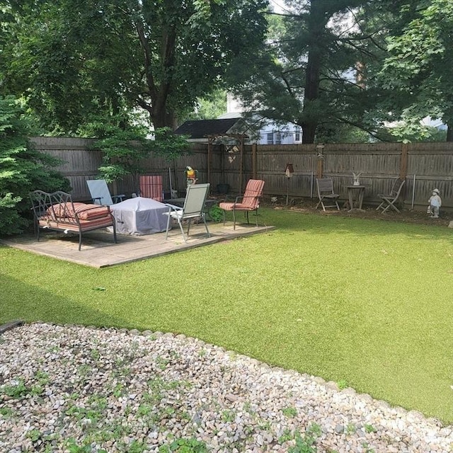 view of yard with a patio