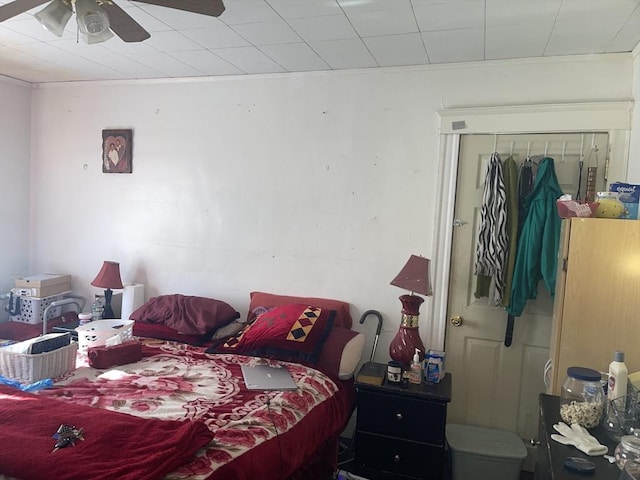 bedroom featuring a ceiling fan