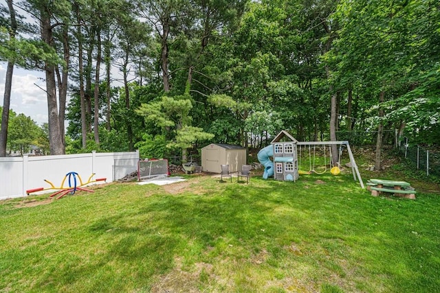 864 Front St, Weymouth, MA 02190 - view of yard