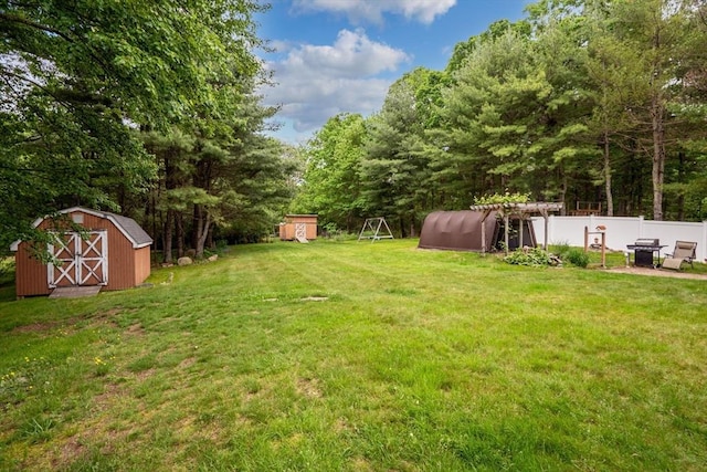 view of yard with a shed