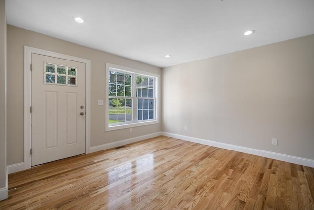 foyer entrance with recessed lighting, light wood-style flooring, and baseboards