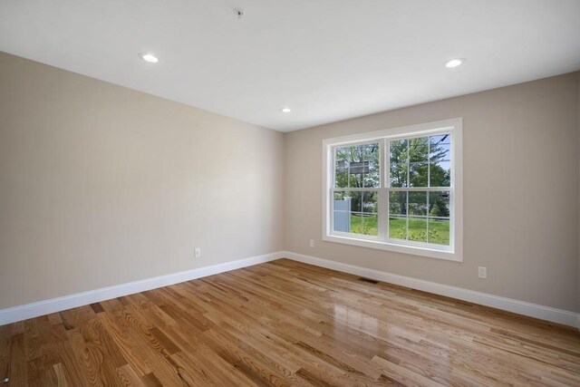 spare room featuring visible vents, baseboards, light wood finished floors, and recessed lighting