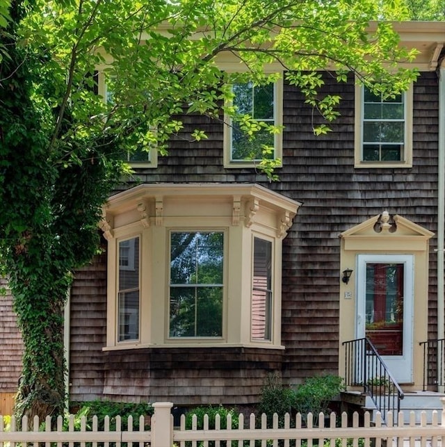 24 Foster St, Cambridge, MA 02138 - view of front of home with a fenced front yard