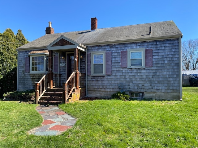 bungalow-style home featuring a front lawn