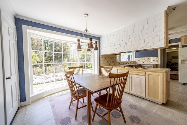 dining space with crown molding, plenty of natural light, and baseboards