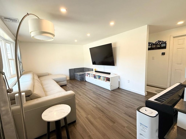 197 Winn St, Burlington, MA 01803 - living room featuring visible vents, recessed lighting, baseboards, and wood finished floors