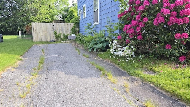 10 Arbutus Rd, Worcester, MA 01606 - view of side of home