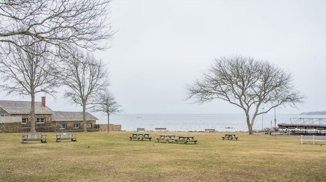 view of yard featuring a water view