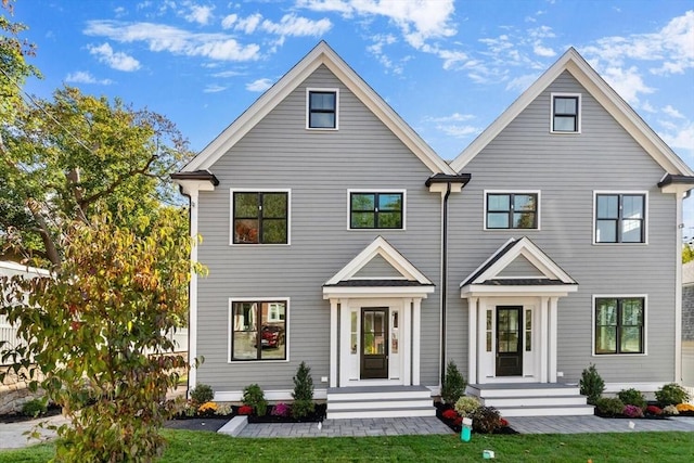 view of front of property featuring a front yard