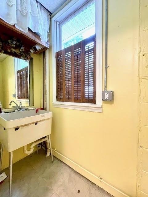 bathroom featuring sink