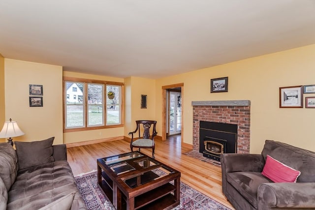 living area with light wood-type flooring and baseboards