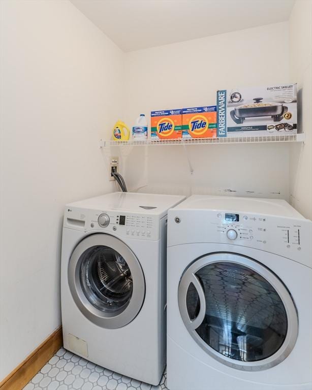 laundry area with independent washer and dryer, laundry area, and baseboards