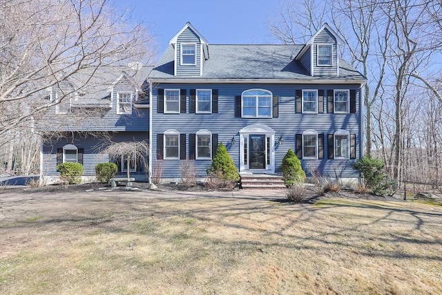 view of front of home featuring a front yard