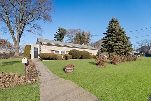 view of front of house with a front lawn