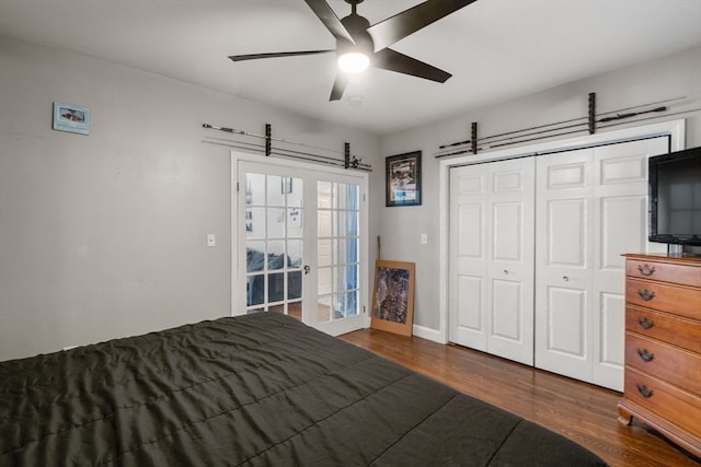 unfurnished bedroom featuring dark wood-type flooring, ceiling fan, and a closet