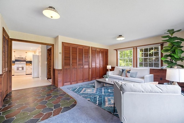 481 W Townsend Rd, Lunenburg, MA 01462 - view of living area